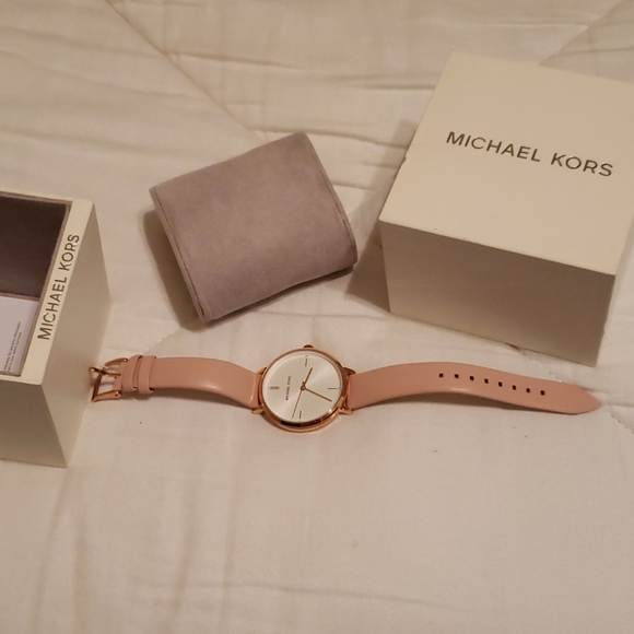 Michael Kors Charley Watch - Picture 5 of 8
